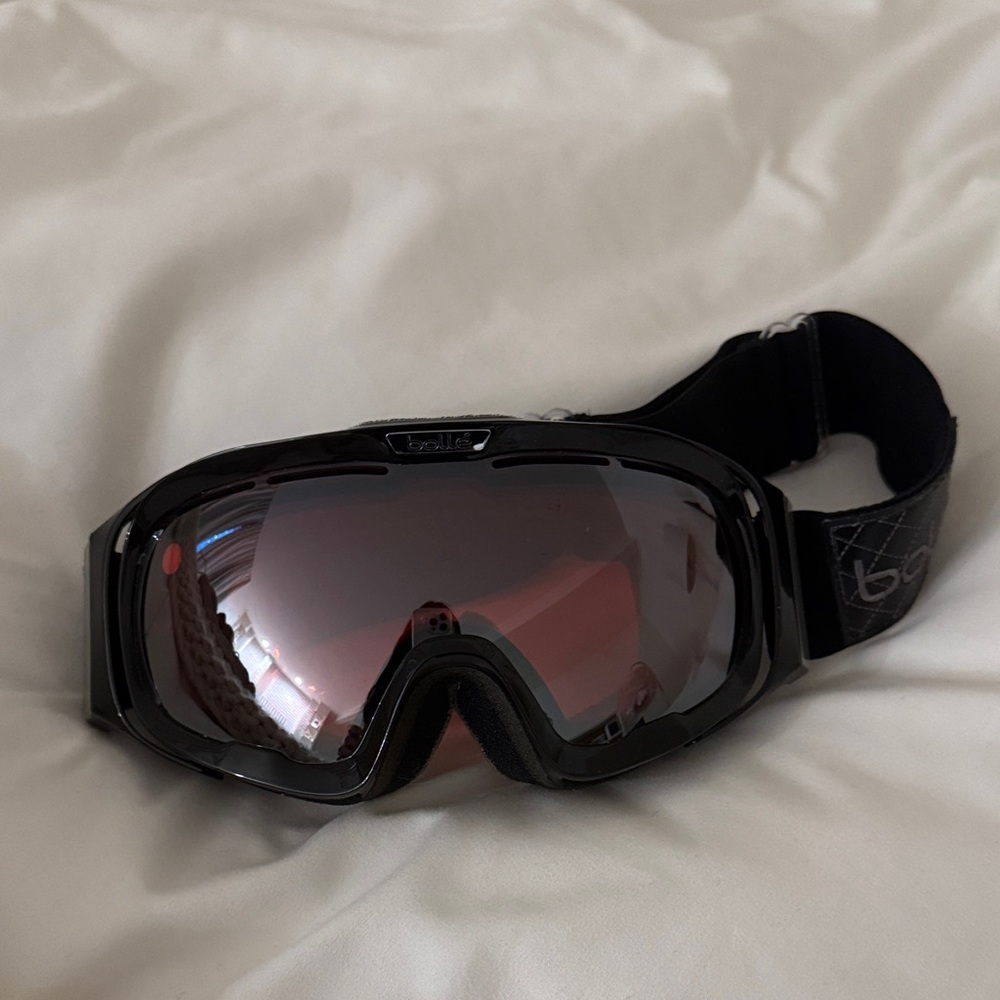 Black Ski Goggles with Pink Lens